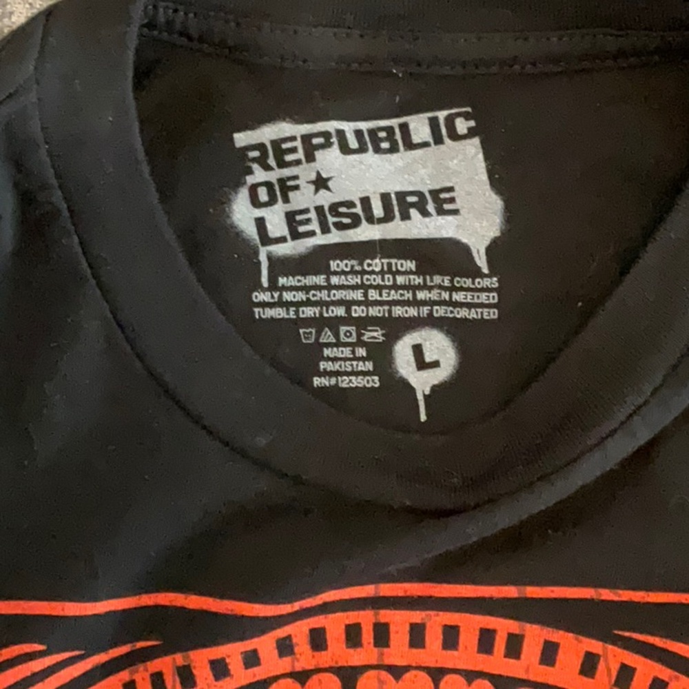 2 novelty T’s - Picture 4 of 8
